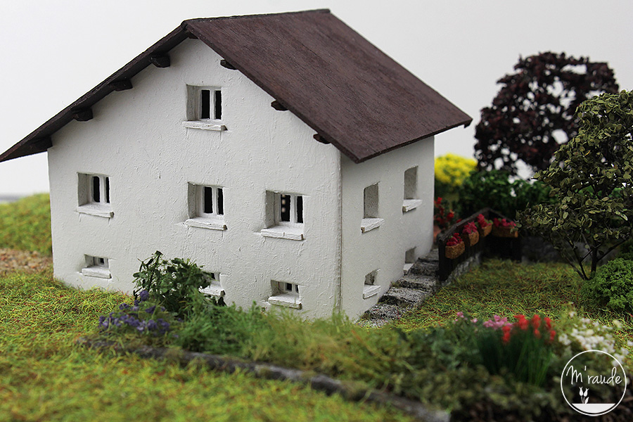 Détail 5 - Reproduction d'une maison dans le Doubs